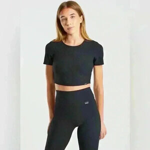 Aybl Sculpt Ribbed Crop Top